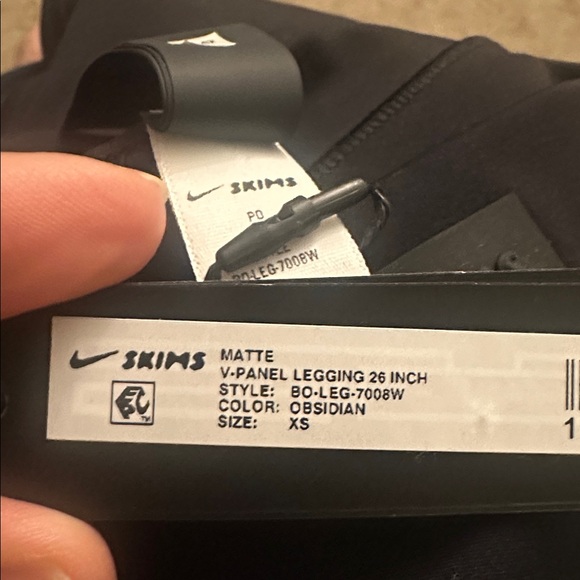 Skims Nike V-Panel Legging 26” - Picture 10 of 12